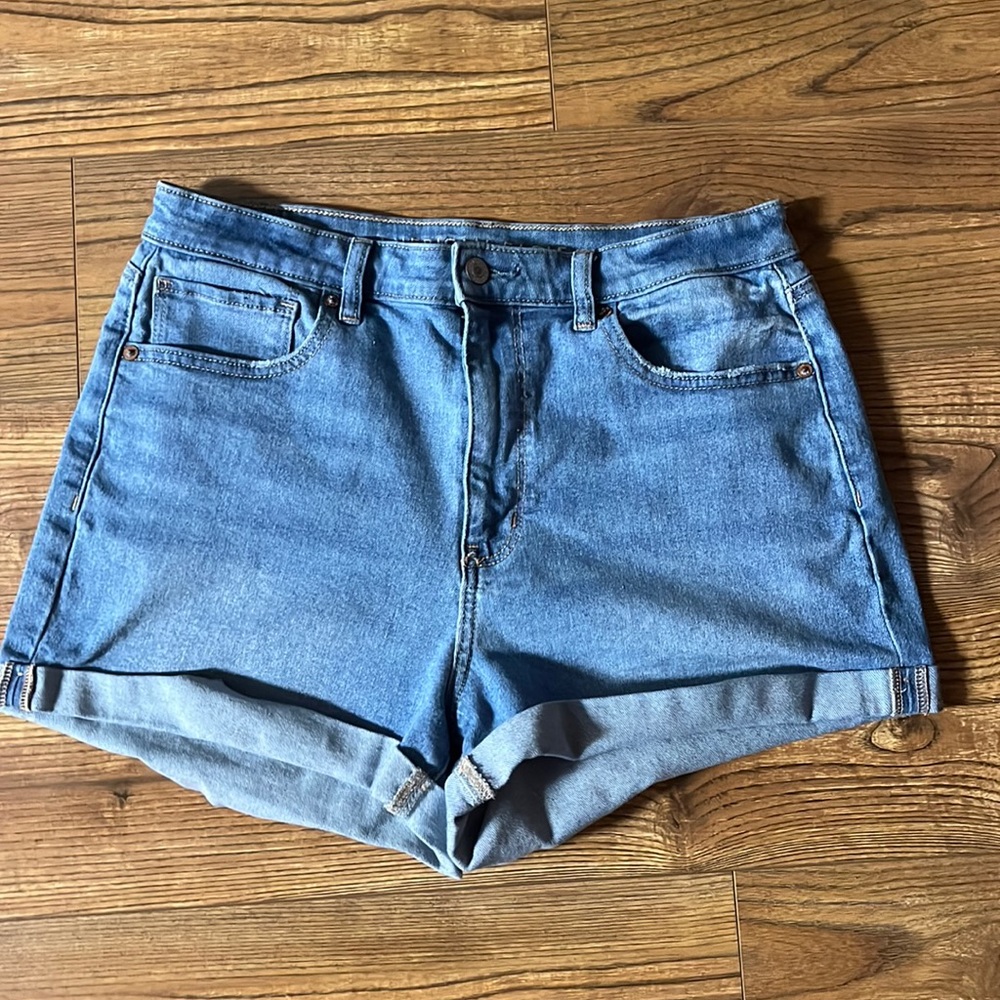 American Eagle mom shorts